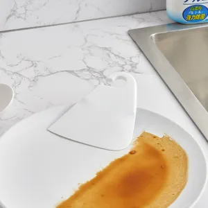 Raschietto da cucina in silicone bianco per rimuovere macchie d'olio da piatti e piani