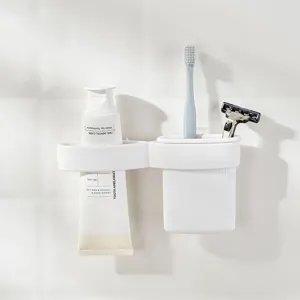 Organizer da bagno a parete bianco minimalista con supporto per dentifricio e spazzolino