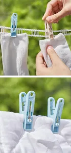 Detailansicht starker Kunststoff-Wäscheklammern, die weiße Socken im Freien sichern