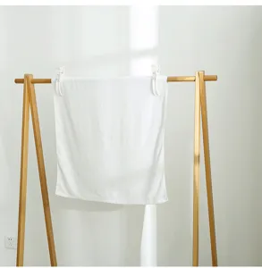 Set mit 2 großen weißen winddichten Kunststoff-Wäscheklammern zum Trocknen von Bettwäsche