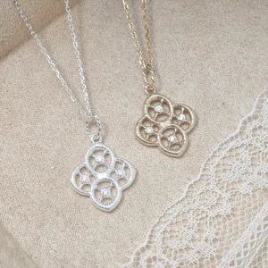 Élégant collier pendentif trèfle en dentelle vintage en argent S925 en doré et argenté