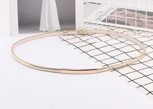 Ceinture fine dorée élégante pour femme accessoire de robe métallique stylé au quotidien