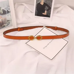 Cinturón de cuero fino para mujer con hebilla metálica, accesorio de cintura minimalista.