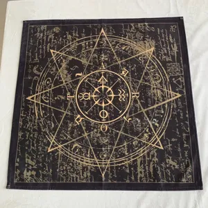 Mantel de Tarot Elaborado con Tejido de Peluche Corto Suave. Presenta un Diseño del Zodiaco de Cielo Estrellado Místico, Ideal para Juegos.
