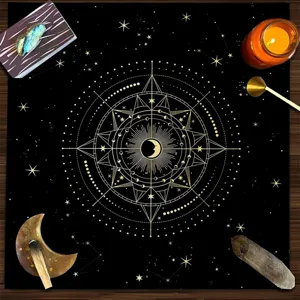Mantel de tarot negro con patrón de astrología de sol luna celestial dorada estera de altar.