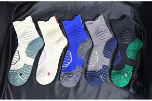 Professionelle Herren Basketball Sport Kompressionsstrümpfe mit rutschfester Frotteesohle.