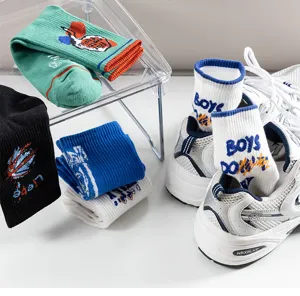 Streetwear stijl halfhoge sokken voor heren en dames, comfortabele katoenen sportsokken.