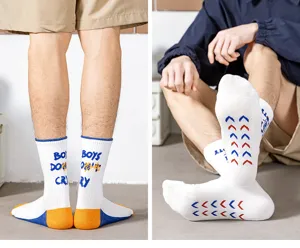 Gedetailleerd overzicht van streetwear middelhoge sokken met tekst, kleur en antislipzool.