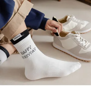 Men's cotton mid-tube sports socks with contrast cuff and side label for daily casual wear.