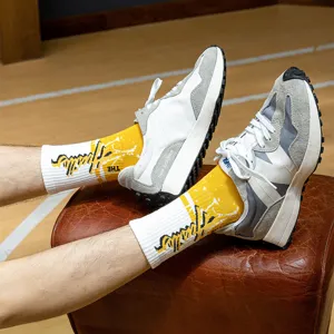 Calcetines deportivos de media altura elegantes para hombres y mujeres, calcetines casual.