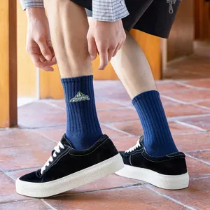 Men's streetwear mid-tube cotton socks featuring stylish snow mountain embroidery and ribbed design.