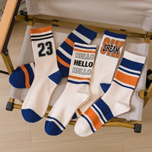 Chaussettes de sport en coton bloc de couleur homme été avec imprimé tendance et style basket.