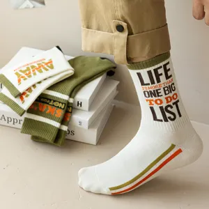 Calcetines largos de streetwear para hombre elegantes con estampado de letras, cómodos de algodón.