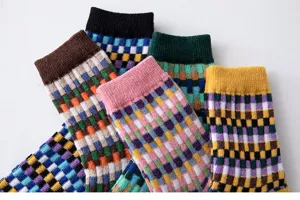 Chaussettes d'hiver chaudes à carreaux colorés, tube moyen, en laine épaisse, style décontracté.