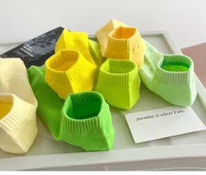 Women solid color candy color short boat socks detail view, soft and breathable thin cotton socks.