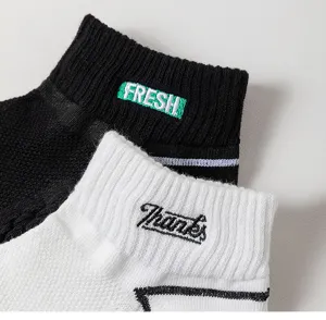 Calcetines cortos de verano de malla para hombre transpirables deportivos con bordado.