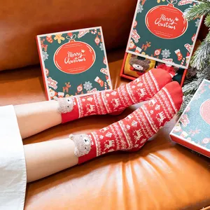 Coffret cadeau de chaussettes pelucheuses rouges de Noël avec joli design d'ours 3D chaussettes d'hiver