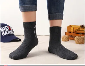 Men's mid-calf cotton socks, breathable athletic running socks for daily sports and casual wear.