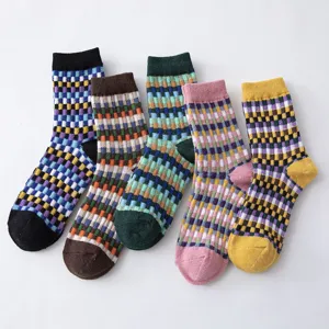 Chaussettes Mi-hautes en Coton et Laine Chaudes et Épaissies pour Femmes Automne Hiver Plaid Géométrique Coloré Mode Décontractée