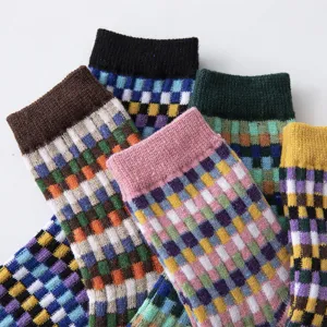 Chaussettes epaisses chaudes automne hiver en laine colorees mi-hautes coton femmes et jeunes filles
