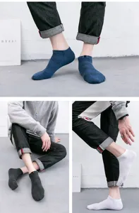 Detalle de calcetines cortos de hombre de verano, calcetines de algodón transpirables.