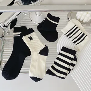Dames Casual Katoen Kuitvrije Socken Zwart Wit GestreIPT Letter R Borduurwerk Koreaanse Stijl Mode