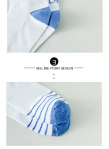 Herren Kurzsocken aus Baumwolle mit blauen Streifen und verstärkter Ferse, bequem atmungsaktiv.