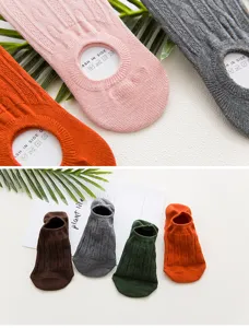 Calzini invisibili estivi da uomo in cotone tinta unita con silicone antiscivolo.