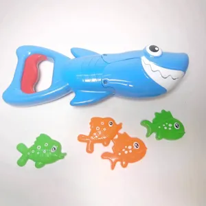 Kids bath shark grabber toy set with mechanical handle and four small fish for summer water play