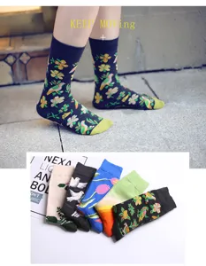 Trendy floral mid-tube cotton socks for men and women, street style skateboarding socks.