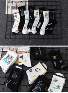 Street style graffiti print cotton mid-tube socks, trendy black and white long casual socks.
