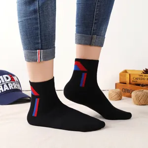 Men's mid-calf cotton socks, breathable athletic sportswear for summer running and basketball.
