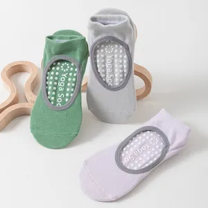 Non-slip yoga socks for women, breathable pilates fitness exercise socks with grip soles.