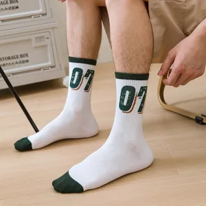 Men's white mid-tube sports socks with green toe and 07 print, casual cotton socks for running.