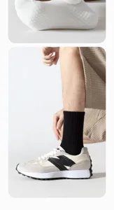 Chaussettes de sport pour hommes avec semelle éponge épaisse et design côtelé respirant.