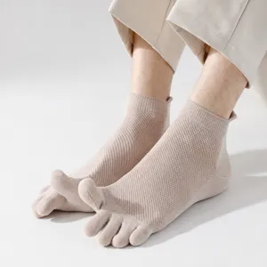 Calcetines de Cinco Dedos para Hombre Algodón Peinado Malla Transpirable Color Sólido Separación de Dedos Calcetines Deportivos de Media Caña