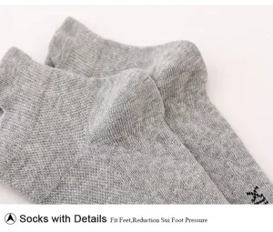 Men's breathable short sports socks in light grey, perfect for running, fitness and daily wear.