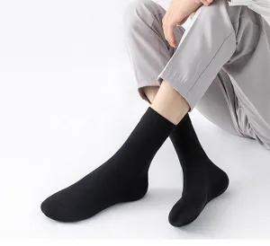 Herren schwarze Waden Baumwollsocken schlichte feste Business Casual Socken Detail