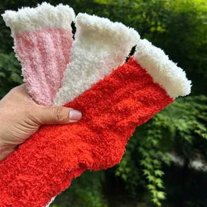 Chaussettes de Sommeil en Polaire de Corail Épaissie pour Femmes Hiver Chaud Doux Moelleux Terry Chaussettes de Sol Couleur Unie Tube Moyen Chaussettes de Maison