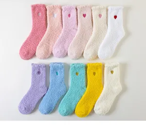 Chaussettes de sommeil en polaire corail douce pour femmes, épaisses et chaudes d'intérieur.