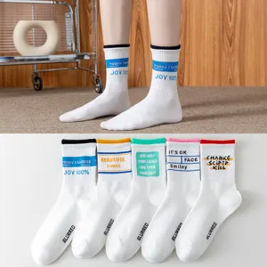 Chaussettes mi-mollet en coton pour femmes, design élégant imprimé de lettres au quotidien.