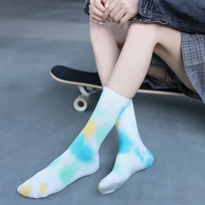 Chaussettes de sport tie-dye tendance pour hommes et femmes, style streetwear casual au quotidien.