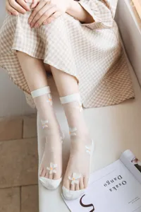 Weiße transparente Kristall Socken für Damen, ultra-dünne Glasseide Gänseblümchen Socken.