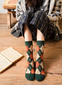 Vintage Argyle Strick Wollsocken für Damen, dicke gemütliche Winter Mittelsocken.