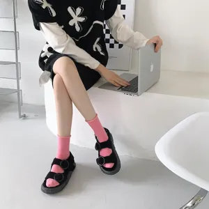 Chaussettes de mode couleur bonbon rose vue de détail, vêtements décontractés élégants, chaussettes.