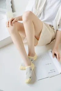 Summer thin mesh boat socks for women, cute floral low cut hidden socks with anti-slip design.