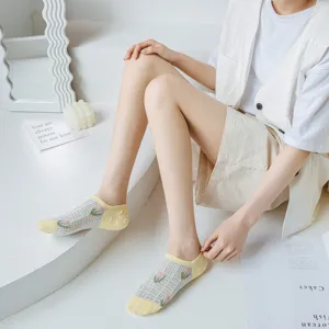 Summer thin mesh boat socks for women, cute floral embroidery breathable shallow invisible socks.