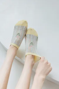 Cute summer mesh boat socks for women, breathable low-cut socks with sweet floral patterns.