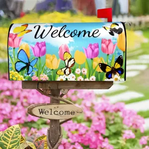 Housse de boîte aux lettres florale de printemps avec papillons pour décoration de jardin.