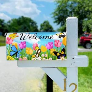 Housse de boîte aux lettres magnétique avec fleurs et papillons pour décoration de jardin.